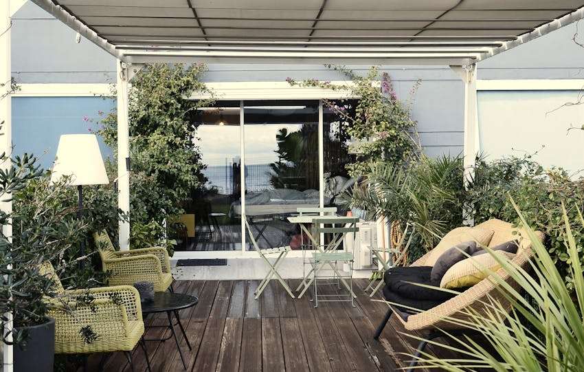 mooie gedecoreerde tuin